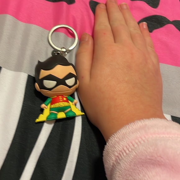DC Robin keychain - Picture 4 of 4